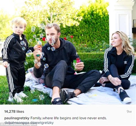 Paulina Gretzky Reveals She Is Pregnant With A Baby Boy Daily Mail Online