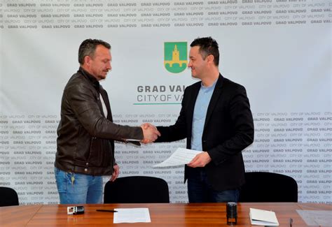 Grad Valpovo Grad Valpovo Preuzima VlasniŠtvo Nad Zgradom Nogometnog