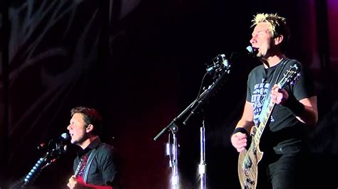 I keep dreaming you'll be with me and you'll never go stop breathing if i don't see you anymore. Nickelback en Chile. Far Away - YouTube