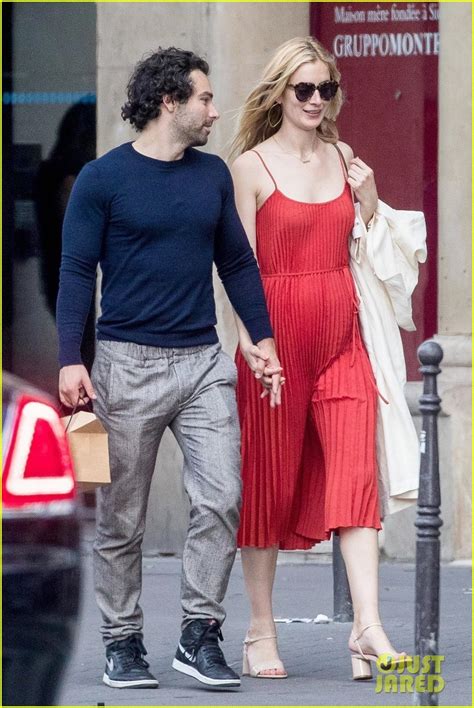 Poldark S Aidan Turner Is Dating Unreal S Caitlin Fitzgerald Photo