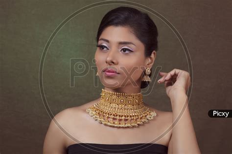 Image Of Indian Female Model With A Beautiful Gold Necklace On Her Neck