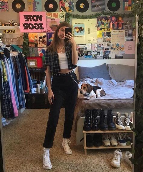 Bedroom inspo home decor bedroom bedroom furniture scandi bedroom bedroom ideas bedroom designs. "Habitación inspo" in 2020 | Grunge room, Retro outfits ...