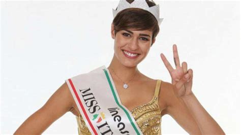 Alice Sabatini Nuda Nella Vasca Da Bagno L Ex Miss Italia Esplosiva