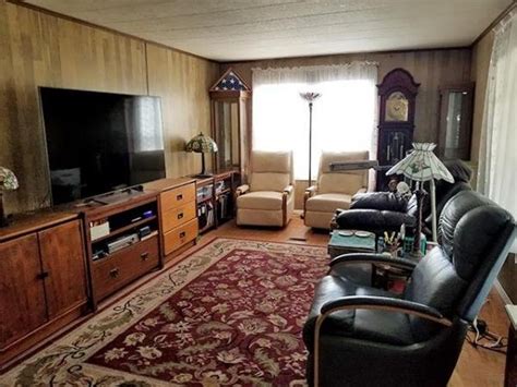 Senior Retirement Living 1979 Poloron Manufactured Home For Sale In