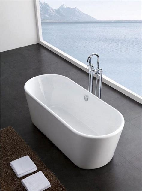 We've reviewed the very best soaking bathtub for a small bathroom on the market to help you pick the right one. small-modern-bathtub-for-small-bathroom-e1440127094562 ...