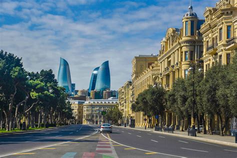 Em geral, é relativamente seguro viajar para baku, com crimes pequenos e violentos para se manter em mente e ficar atento. Baku (com imagens) | Azerbaijão