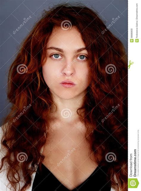 Model Testsbeautiful Redhead Girl With Curly Hair Natural Color