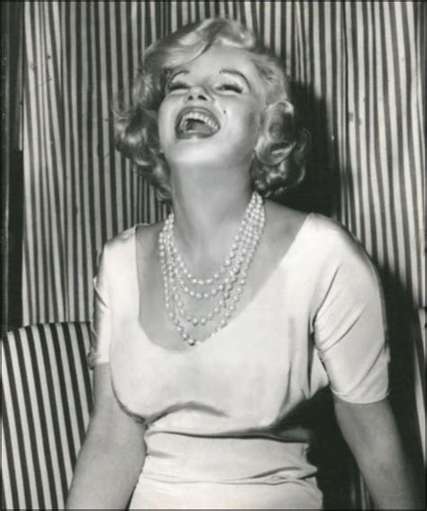 Marilyn Monroe At A Press Conference In Chicago For The Some Like It