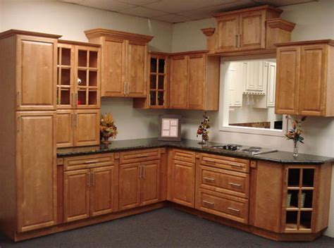 Incredible kitchen colors with maple cabinets. Cinnamon Maple Kitchen Cabinets Home Design - Traditional ...