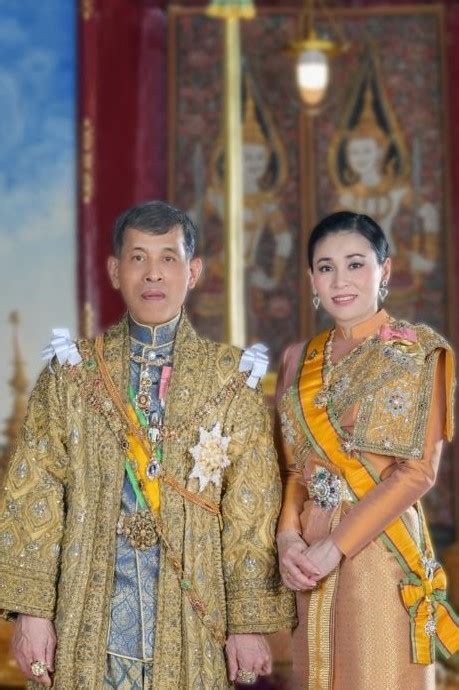 กับ 10 งานเทศกาลตรุษจีน 2557 ทั่วไทย. ในหลวง ร.10 พระราชทานพระบรมฉายาลักษณ์คู่ พระราชินี 8 พระรูป | Setup