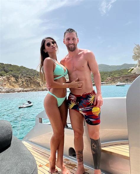 Messi Nin Eşi Antonella Roccuzzo Göğüs Dekolteli Poz Verdi Beğeni Butonu çöktü
