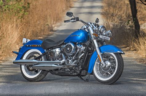 With boss bags you can attach your bags to your bike quickly or remove and detach them quickly because the mounting brackets are included. 2018 Harley-Davidson Softail Deluxe image gallery ...