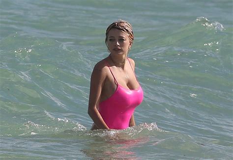 Caroline Vreeland In A Pink Swimsuit At The Beach In Miami Beach Celebmafia