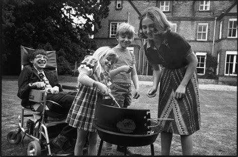 In 1959, the family moved to st albans where he attended st albans school. O que aconteceu com Stephen Hawking? - Segredos do Mundo
