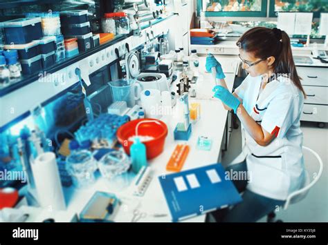 Young Scientist Works In Modern Biological Lab Stock Photo Alamy