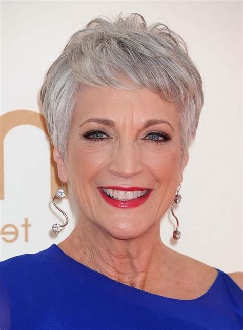15 Best Short Hairstyles For 60 Year Olds