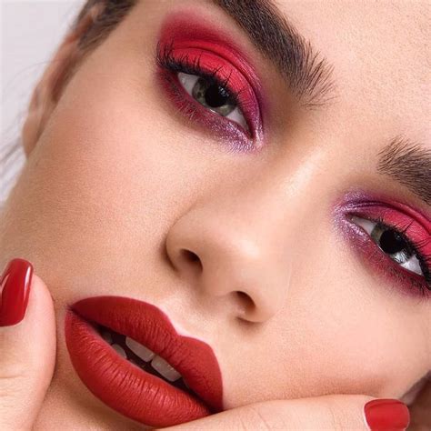Pin By Jack Curtis On Makeup In 2020 With Images Red Eyeshadow