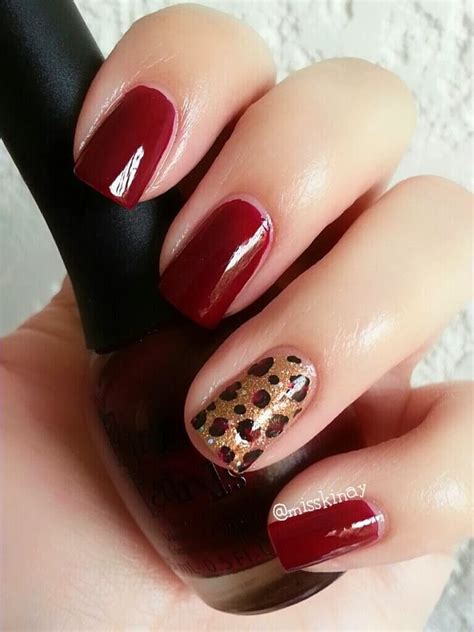 Uñas degradadas uñas minimalistas esmalte para uñas modelo de uñas cabello y uñas. Uñas color rojo con dorado - 20 Ideas geniales ...