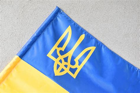 Tištěná Státní Vlajka Ukrajina Se Státním Znakem Trojzubcem Alerion