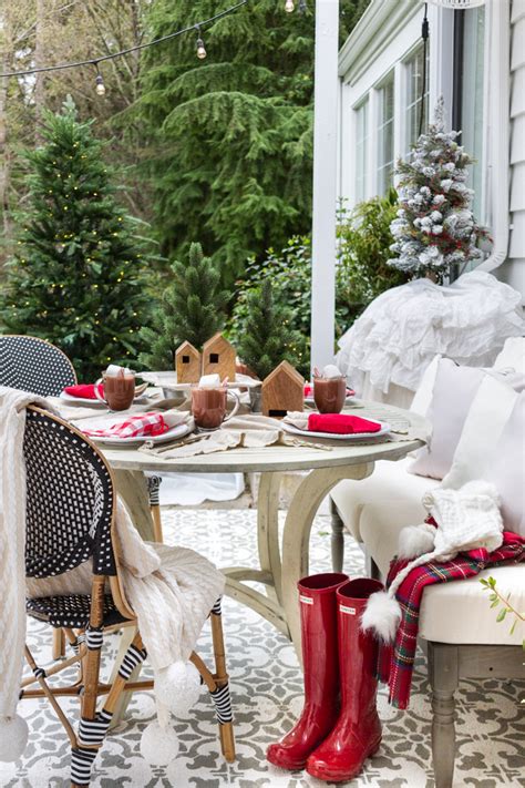 Simple Outdoor Christmas Table Decorating A Christmas