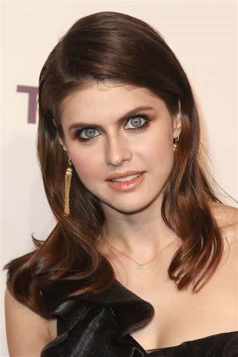 Summer quinn on the run! Alexandra Daddario's Hairstyles Over the Years