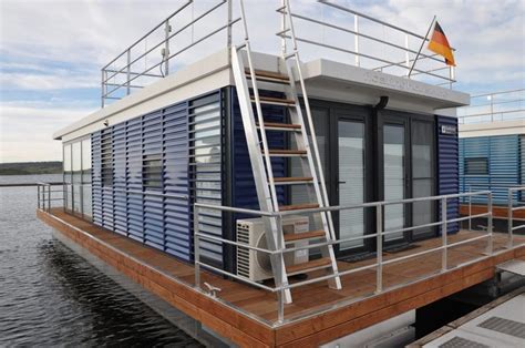 Obergeschoss eines mehrparteienhauses und verfügt über einen balkon und ein separates wc. AKTUALISIERT: 2020 - WELL Hausboote Leipzig Braunsbedra ...