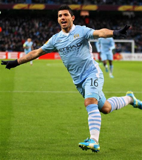 The song was titled el kun aguero and sergio was the lead singer for the recording. Real Madrid: Arrivée de Sergio Kun Agüero