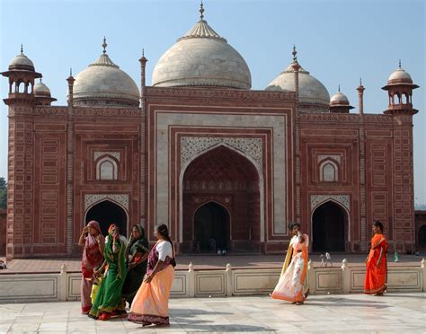 The Traveling Bastards Blog Travel Photo Of The Day Women At The Taj