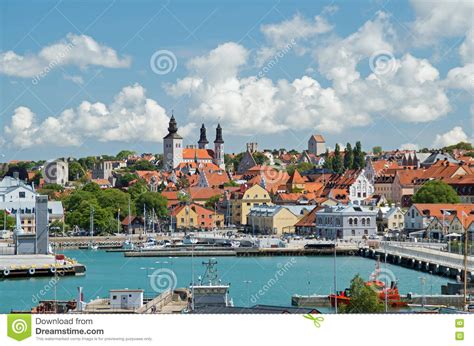 It is situated in the baltic sea outside the southeast coast of sweden. Visby, Gotland, Zweden stock afbeelding. Afbeelding ...