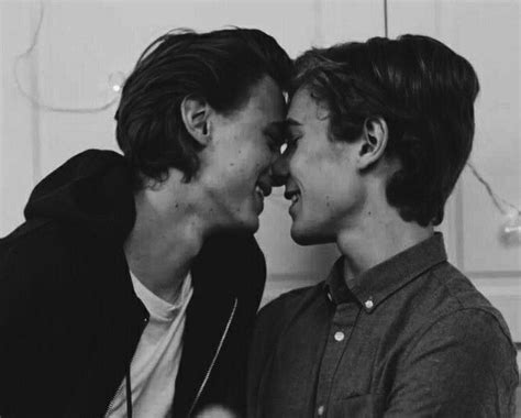 Movie Couples Cute Gay Couples Tromso Isak Skam Lgbtq Skam Cast Love Cast Isak And Even Tv