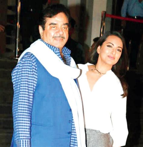 Sonakshi Reveals Dad Shatrughan Was First Offered The Original Ittefaq Bollywood News Dads