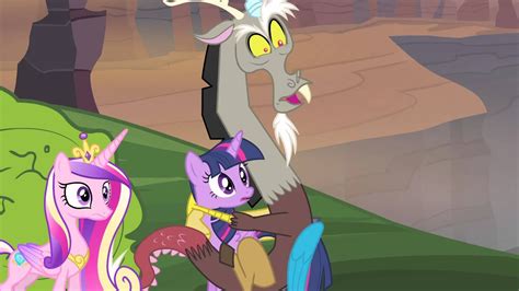 Discord Hugging Twilight Sparkle What In The World Youtube