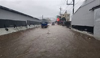 快訊／雨彈狂轟台中新社多處淹水 馬路變湍急小河、老人中心急撤離
