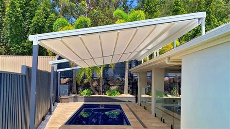 Aluminum Coated Retractable Roof System For Outdoor Seating At Rs 700