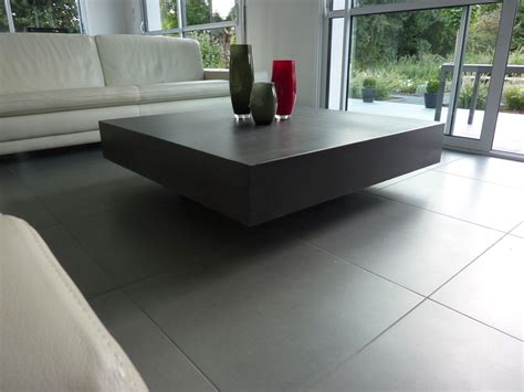 Comment appliquer le béton ciré libéron : Table basse design en béton Hélium | Table design en béton ciré