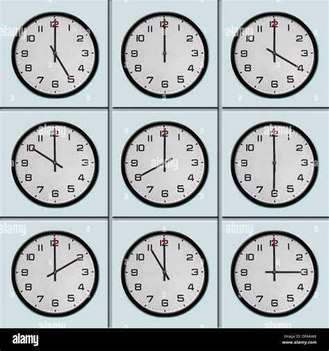 Uhren Mit Verschiedenen Zeitzonen Stockfotografie Alamy