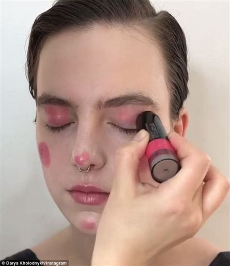 Russian Makeup Artist Created An Entire Look Using One Product Daily