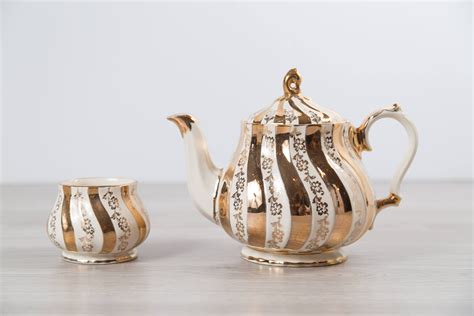 Vintage Goldteapot 4 Cup Sadler England 70 S Stripes Flower Teapot With Gold Detailing