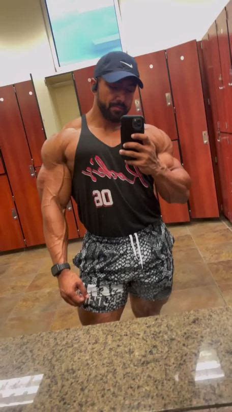 Bodybuilder And Muscle Men — Handsome Stud Cedric Dario Bodybuilder