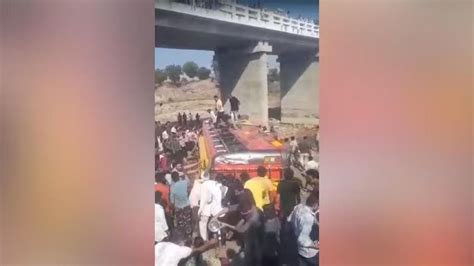 15 Dead 25 Injured As Indore Bound Bus Falls Off Bridge In Mps