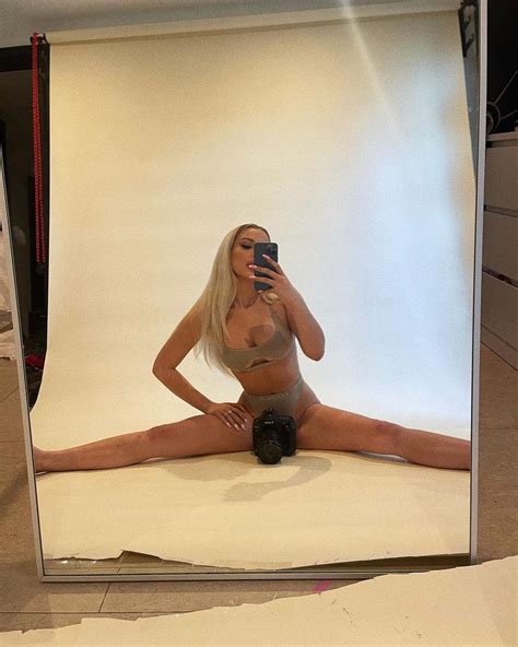 Tana Mongeau Shows Her Sexy Ass In Tiny Panties Photos The