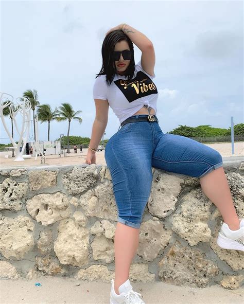 Marllenys Reigada En Instagram Hay Sol Bueno Y Vida En La Playa