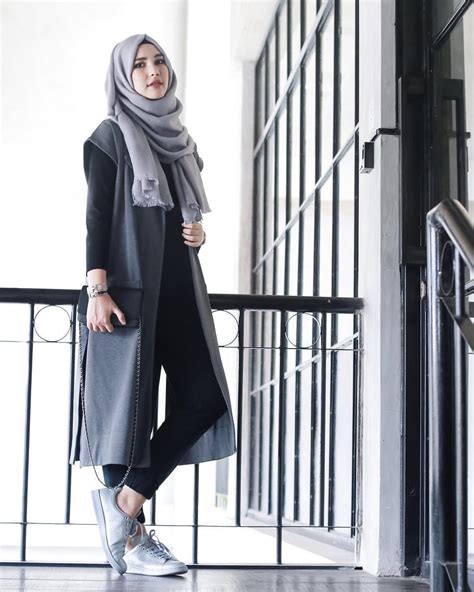 If you're on you feet all day rushing around then long skirts have a tendency to make you trip up at the most embarrassing moment! 31 Trend Baju Casual Wanita 2021, Ide Terbaru!
