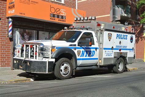 Nypd Ess Truck 10 Located Outside Of The 109th Precinct T Flickr
