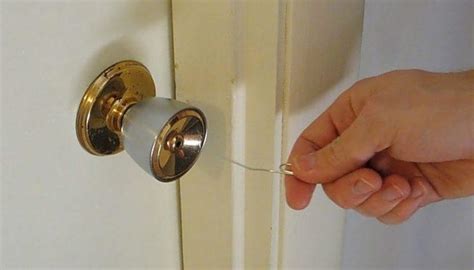 How To Unlock Bedroom Door Without Key 4 Diy Tricks