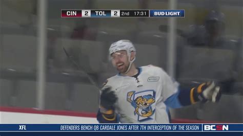 Toledo Walleye Defeat Division Leading Cincinnati Cyclones - YouTube