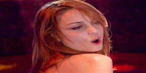 Nilperi şahinkaya oynadığı diziler ve tiyatrolar. Striptiz sahneleri tepki yarattı!