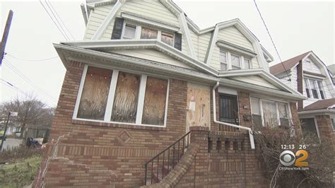 Brooklyn Neighbors Frustrated By City Inaction Over Abandoned House