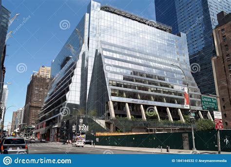 Modern Office Building At The Corner Of 10th Ave And W 31st Street By