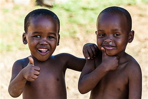 Le Masque D Un Sourire Innocent La Voix Des Jeunes